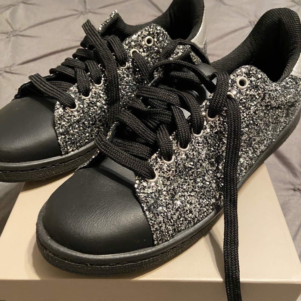 NIB Nila & Nila Black sneakers w/ silver glitter Size 9